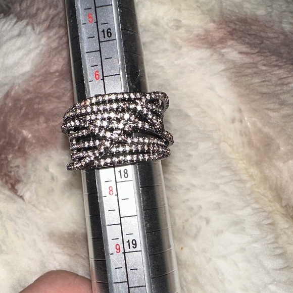 nOir Jewelry Twisted Silver Crystal Ring - Picture 1 of 4